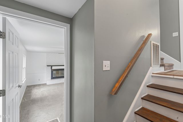 812 Pinewood Drive, Apex, NC 27502