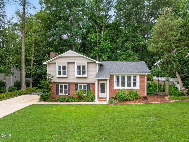 812 Pinewood Drive, Apex, NC 27502