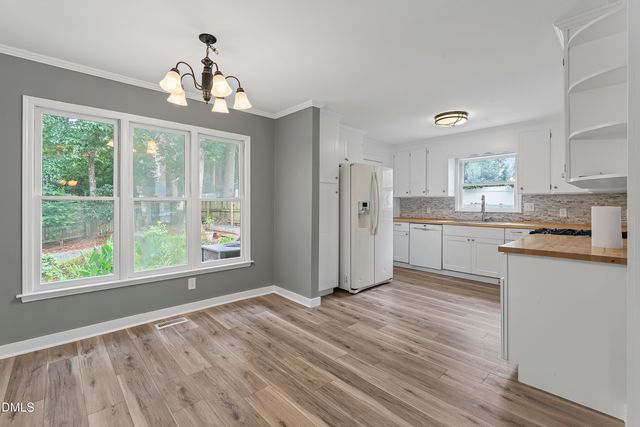 812 Pinewood Drive, Apex, NC 27502