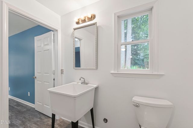 812 Pinewood Drive, Apex, NC 27502