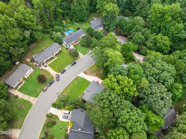 812 Pinewood Drive, Apex, NC 27502