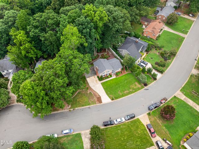 812 Pinewood Drive, Apex, NC 27502