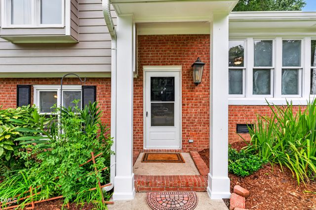 812 Pinewood Drive, Apex, NC 27502