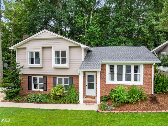 812 Pinewood Drive, Apex, NC 27502