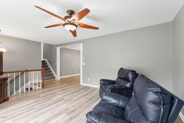 812 Pinewood Drive, Apex, NC 27502
