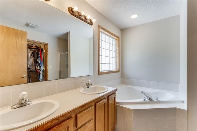 616 W Gatewood Ln, Andover, KS 67002