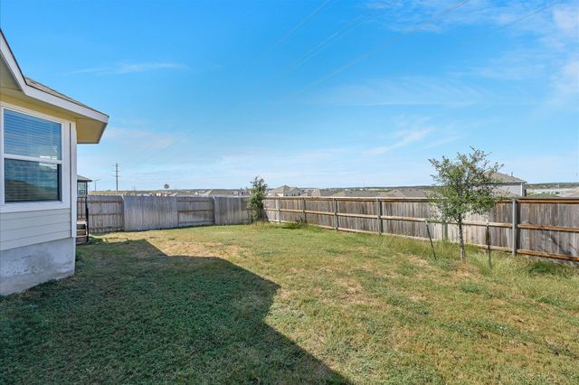 201 Spiny Lizard LN, San Marcos, TX 78666