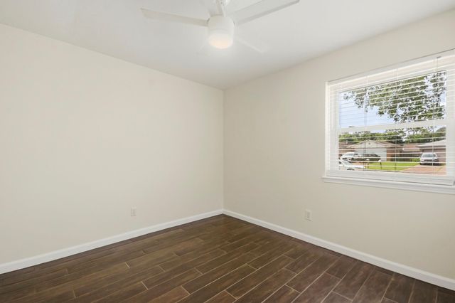 830 Seacliff Drive, Houston, TX 77062