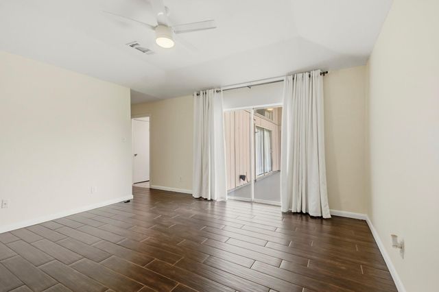 830 Seacliff Drive, Houston, TX 77062