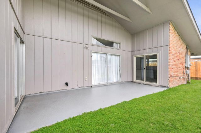 830 Seacliff Drive, Houston, TX 77062