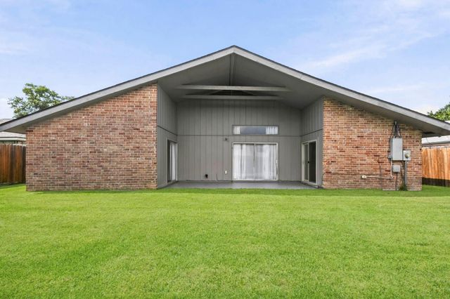 830 Seacliff Drive, Houston, TX 77062
