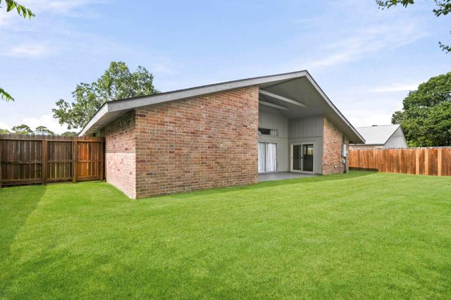 830 Seacliff Drive, Houston, TX 77062