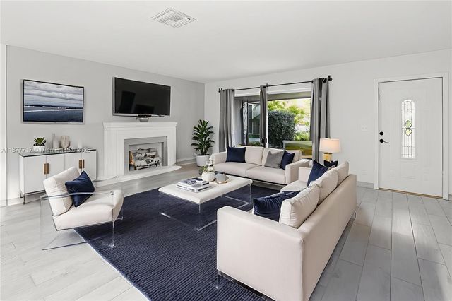 1510 Hayes St, Hollywood, FL 33020