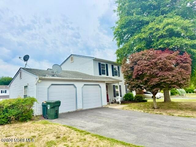 9 Starlight Road, Howell, NJ 07731
