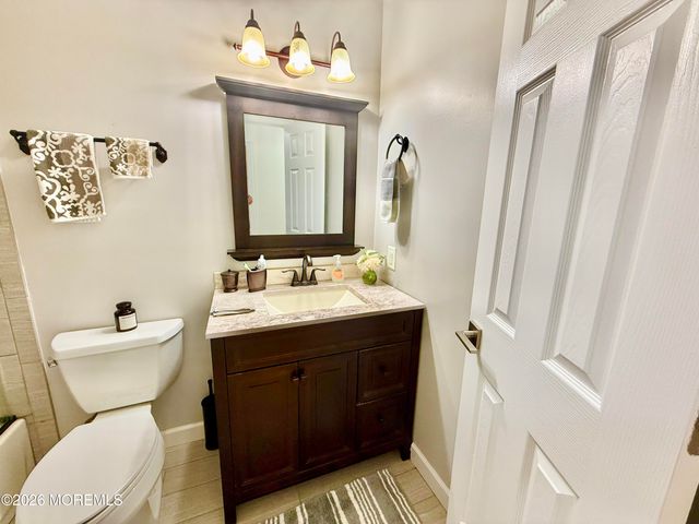 9 Starlight Road, Howell, NJ 07731