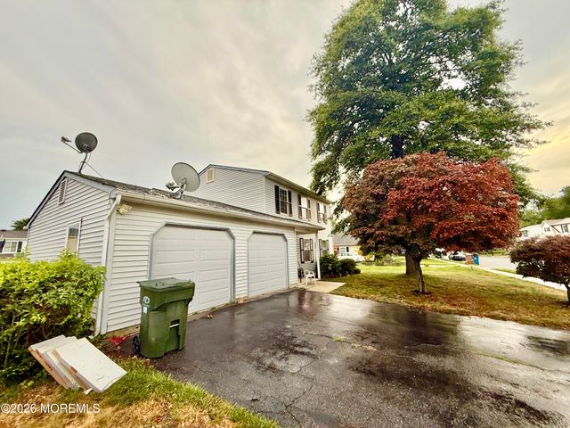 9 Starlight Road, Howell, NJ 07731