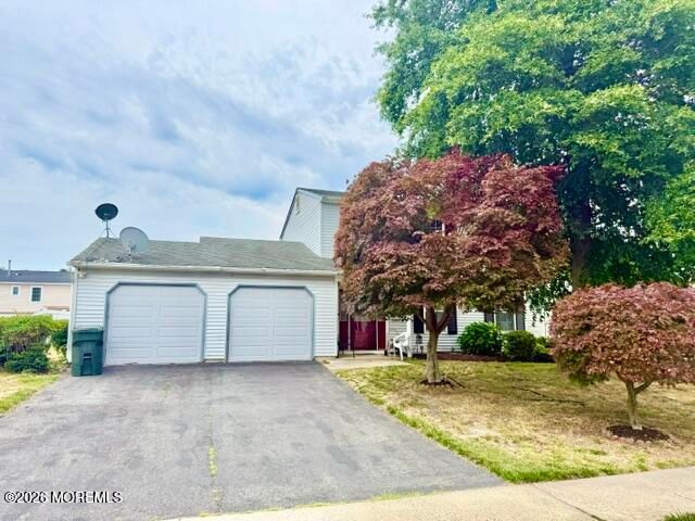 9 Starlight Road, Howell, NJ 07731