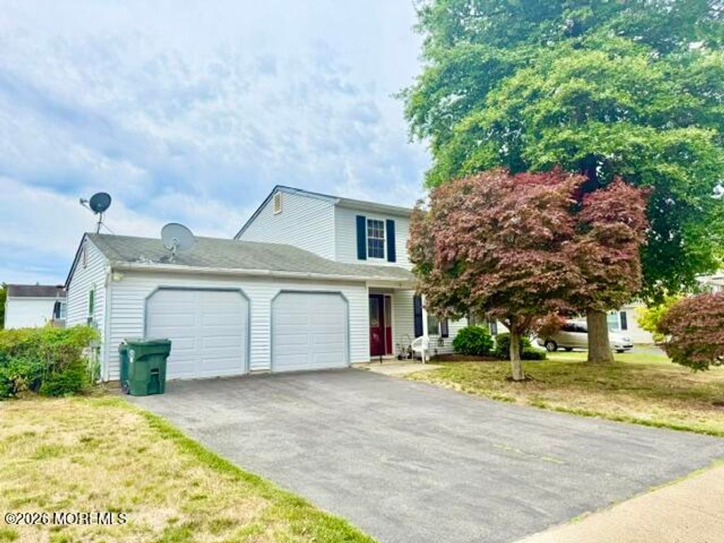 9 Starlight Road, Howell, NJ 07731
