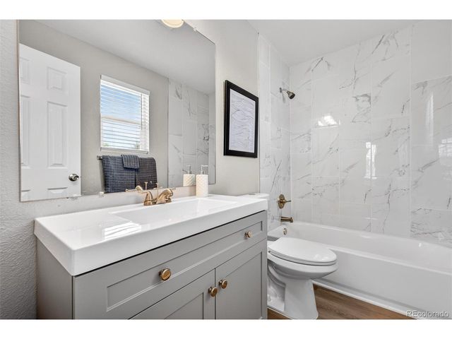 987 W Briarwood Ave, Littleton, CO 80120