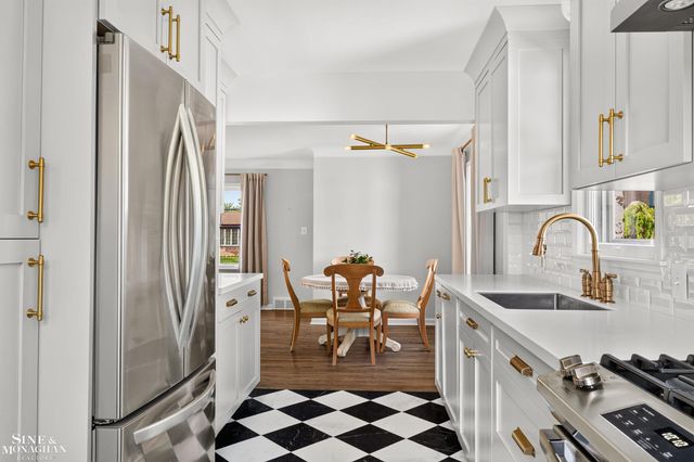 1776 Hampton Road, Grosse Pointe Woods, MI 48236