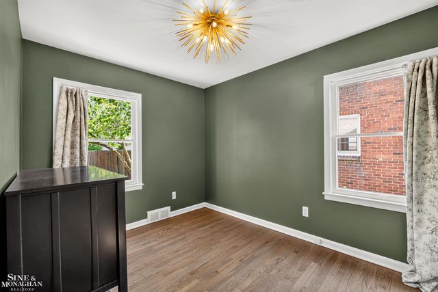 1776 Hampton Road, Grosse Pointe Woods, MI 48236