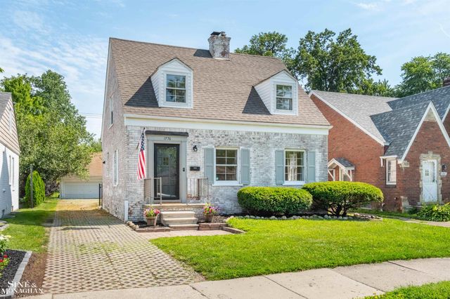 1776 Hampton Road, Grosse Pointe Woods, MI 48236