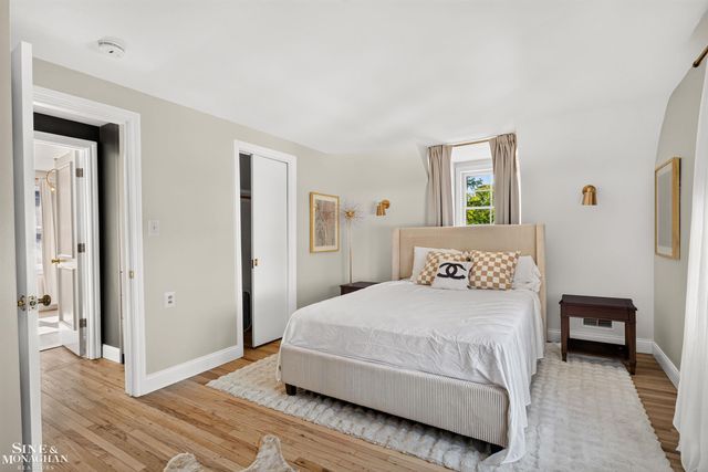 1776 Hampton Road, Grosse Pointe Woods, MI 48236