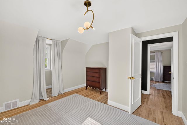 1776 Hampton Road, Grosse Pointe Woods, MI 48236