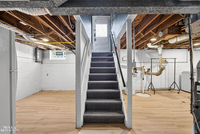 1776 Hampton Road, Grosse Pointe Woods, MI 48236
