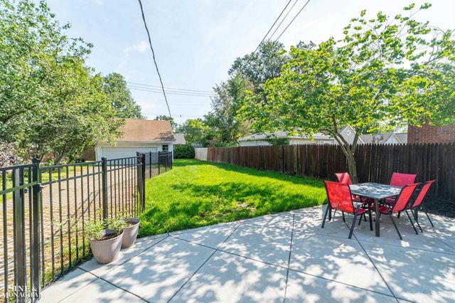 1776 Hampton Road, Grosse Pointe Woods, MI 48236