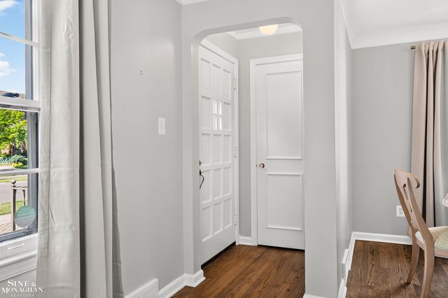 1776 Hampton Road, Grosse Pointe Woods, MI 48236