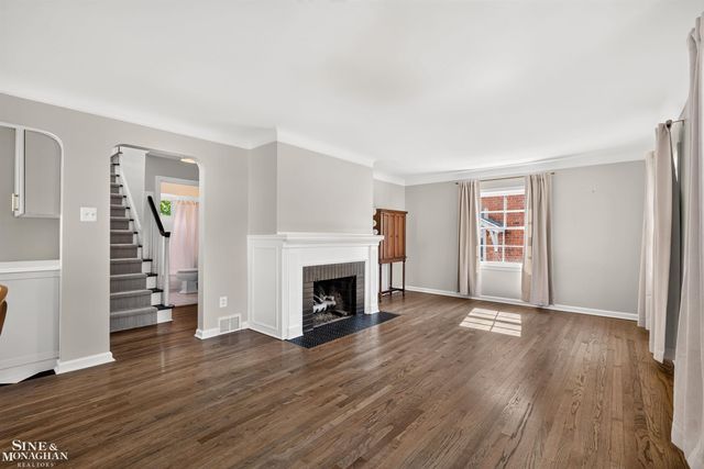 1776 Hampton Road, Grosse Pointe Woods, MI 48236