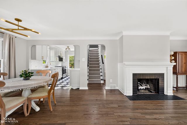 1776 Hampton Road, Grosse Pointe Woods, MI 48236