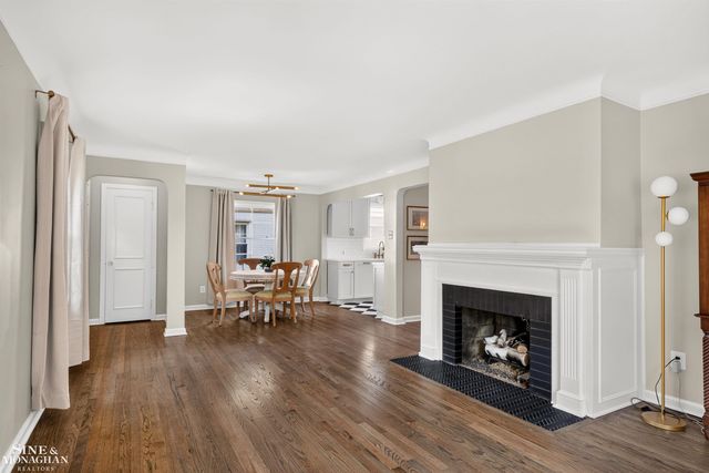 1776 Hampton Road, Grosse Pointe Woods, MI 48236