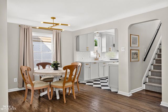 1776 Hampton Road, Grosse Pointe Woods, MI 48236