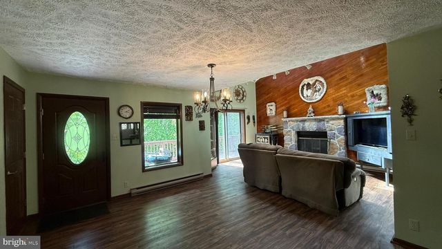 4271 WINCHESTER WAY, Bushkill, PA 18324