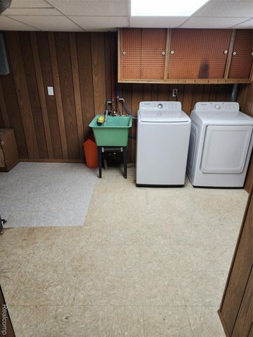 32262 Glen Street, Westland, MI 48186