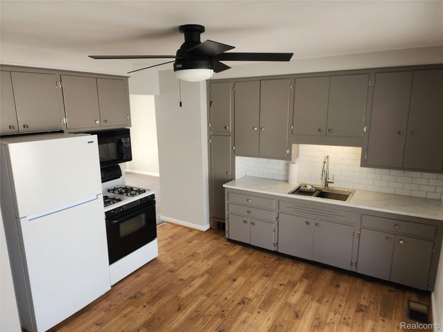 32262 Glen Street, Westland, MI 48186