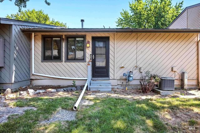 980 N Camelot Dr, Boise, ID 83704