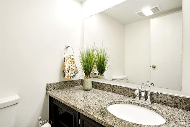 980 N Camelot Dr, Boise, ID 83704