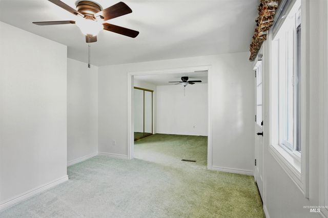 980 N Camelot Dr, Boise, ID 83704