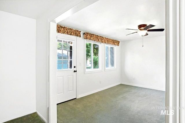 980 N Camelot Dr, Boise, ID 83704