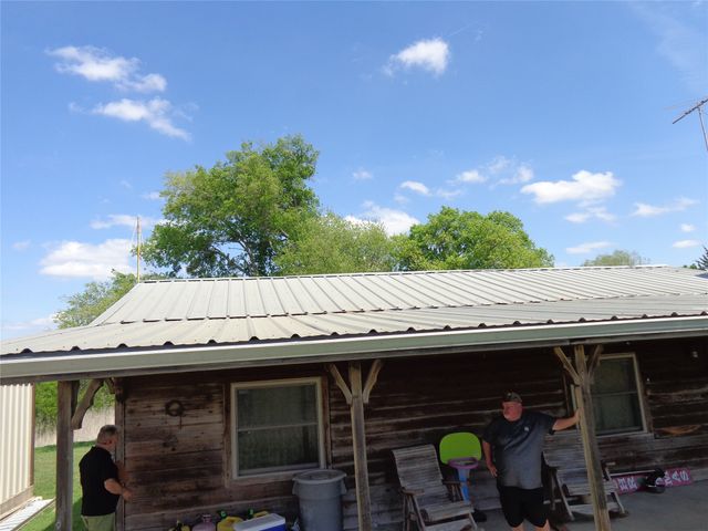 1201 S Bois D Arc Street, Grandview, TX 76050