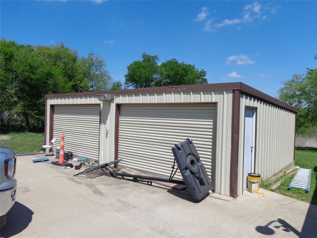 1201 S Bois D Arc Street, Grandview, TX 76050