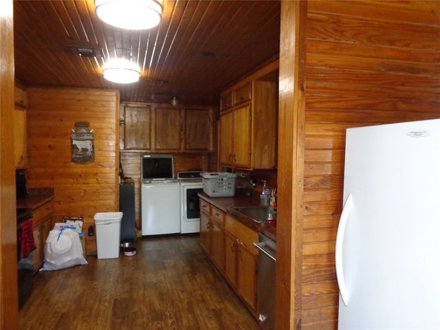 1201 S Bois D Arc Street, Grandview, TX 76050