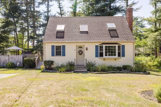 18 Murdock St, Carver, MA 02330