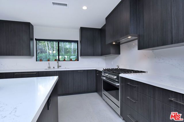 3196 Dona Mema Place, Los Angeles, CA 91604