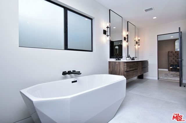 3196 Dona Mema Place, Los Angeles, CA 91604