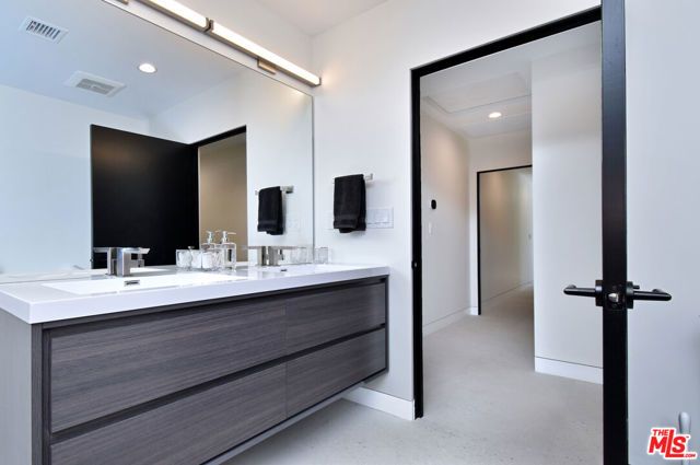 3196 Dona Mema Place, Los Angeles, CA 91604