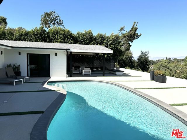 3196 Dona Mema Place, Los Angeles, CA 91604